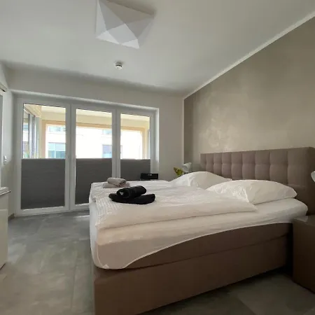 Apartment Blue Pearl *